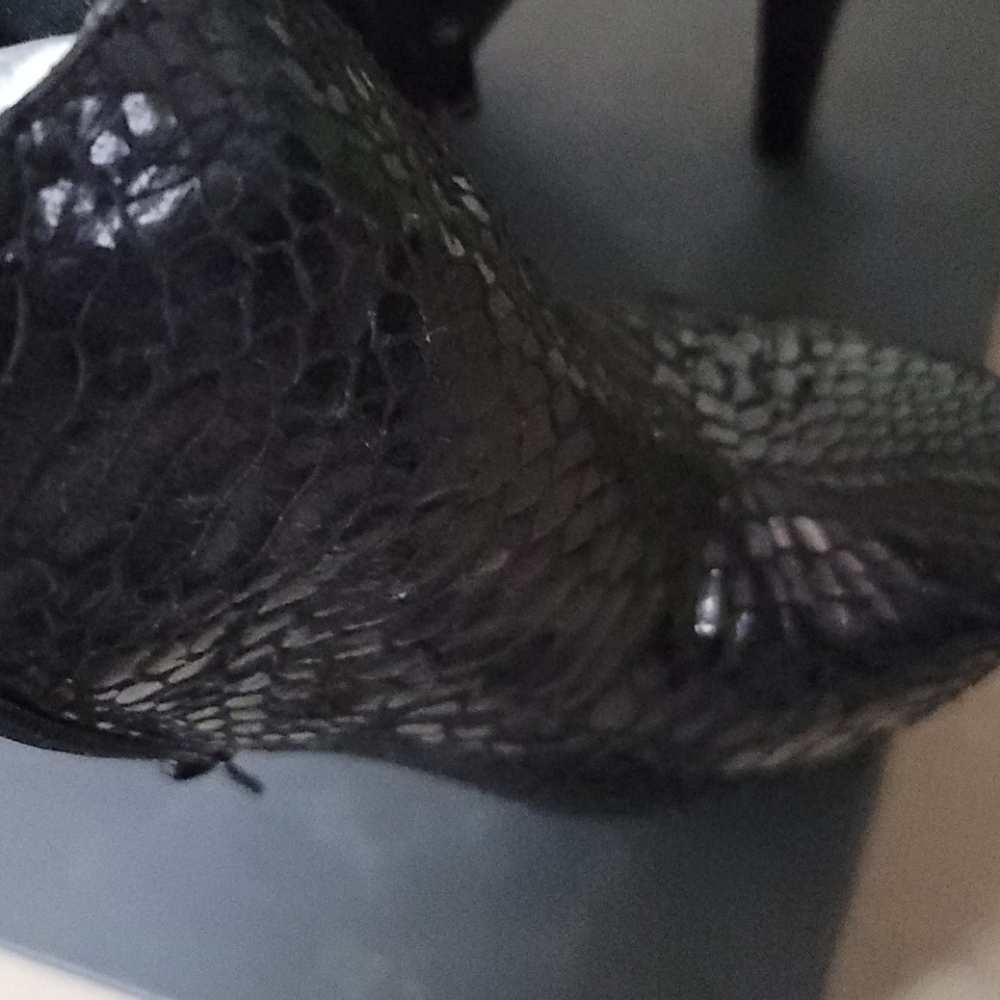 Black Booty - Picture 3 of 3